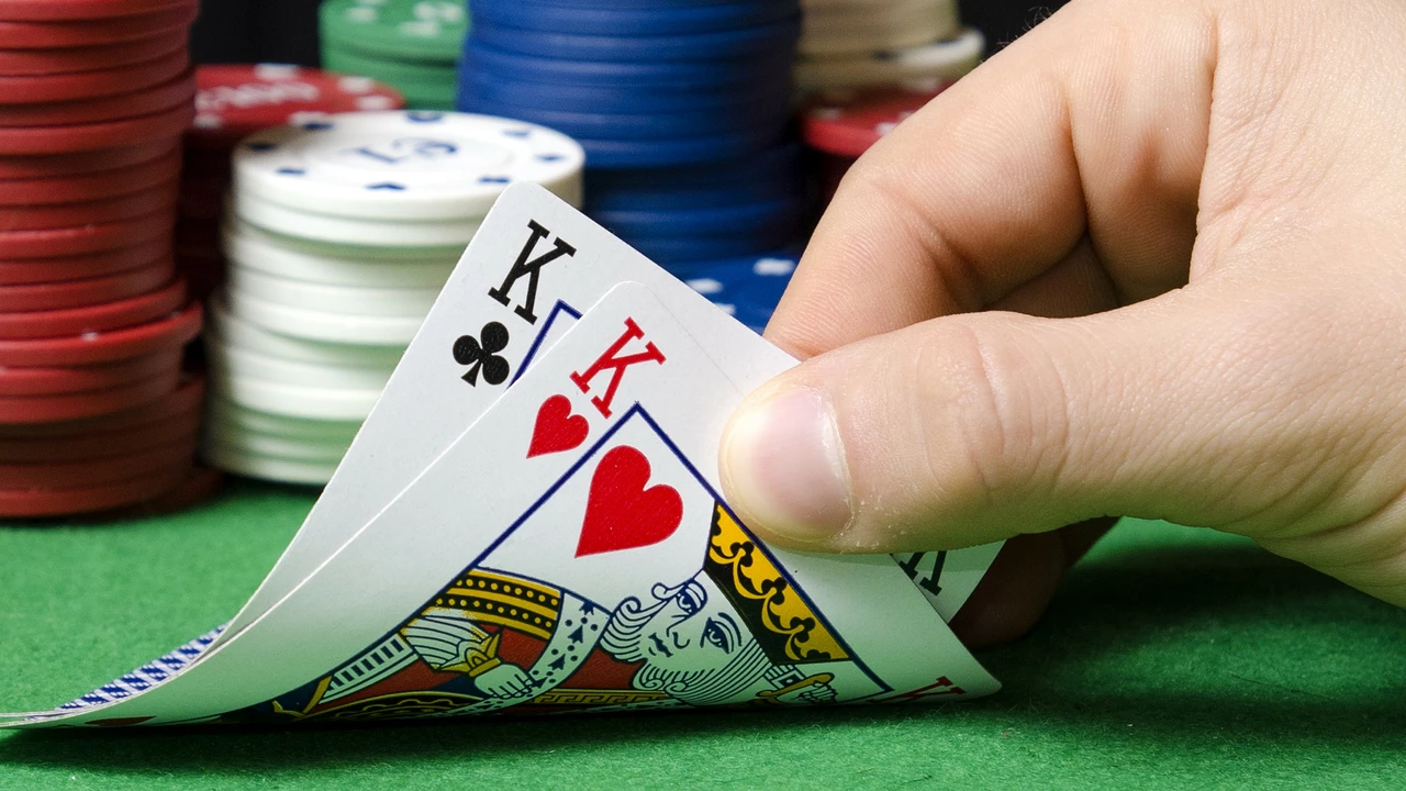 Apakah mungkin menghasilkan uang dengan bermain poker Texas Hold'em?